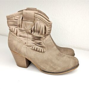 Bucco Tan Ankle Boots Size 8